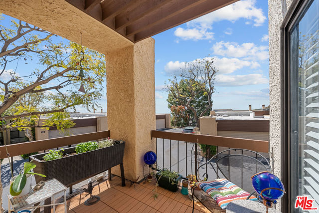 712 Vallejo Villas, Los Angeles CA: https://media.crmls.org/mediaz/a110cd84-c034-41dc-8850-286d3f1aacd5.jpg