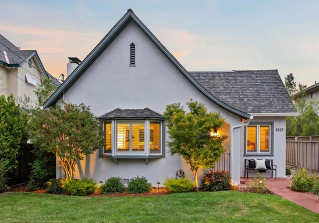 1223 Rhus Street, San Mateo CA: https://media.crmls.org/mediaz/a111053c-4ccb-4187-9915-0726f483993c.jpg
