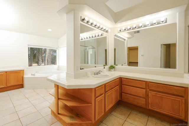 641 Serrano Ln, Chula Vista CA: https://media.crmls.org/mediaz/a111211a-21b2-44e4-ae2d-8deb59d35364.jpg