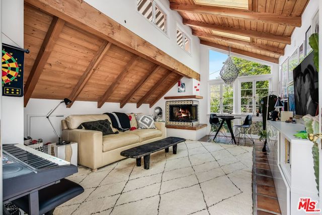 2880 Searidge Street, Malibu CA: https://media.crmls.org/mediaz/a1119674-6c66-4873-b21d-32cdd18e84d6.jpg