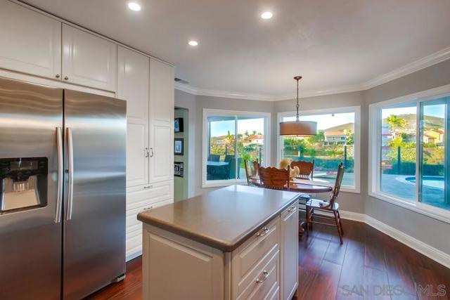 13559 Chaco Ct, San Diego CA: https://media.crmls.org/mediaz/a1120595-2a45-4102-b415-1b43a3887f14.jpg
