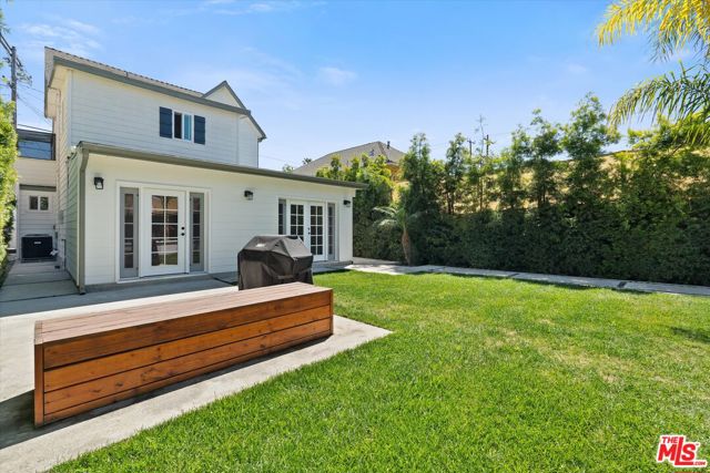 584 W 10th Street, San Pedro CA: https://media.crmls.org/mediaz/a112196c-a049-4b6e-938c-67d6b73ab05d.jpg
