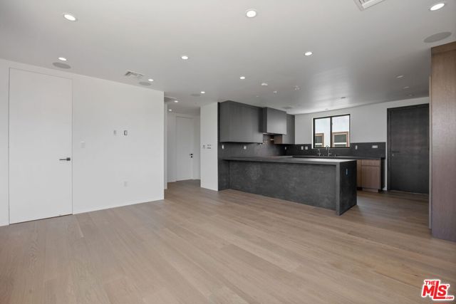 3940 Huron Avenue, Culver City CA: https://media.crmls.org/mediaz/a1121e98-1acb-4c4a-b6eb-879c2ec73c63.jpg