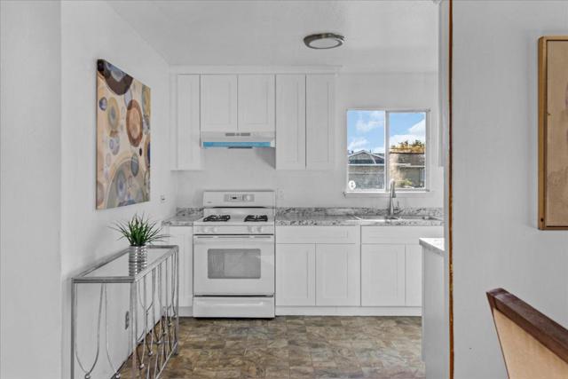 344 Pueblo Drive, Salinas CA: https://media.crmls.org/mediaz/a11381ae-4428-4a75-9989-7c8d05716bd9.jpg