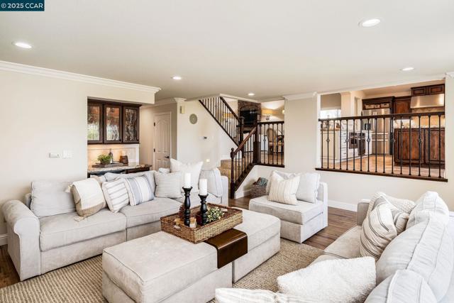4040 Westminster Pl, Danville CA: https://media.crmls.org/mediaz/a113b12f-bfdd-4ec9-a923-c6e43ab853aa.jpg