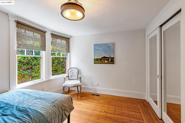 6108 Hillegass Ave, Oakland CA: https://media.crmls.org/mediaz/a113dc0a-9e65-412f-a865-87bf8e141058.jpg