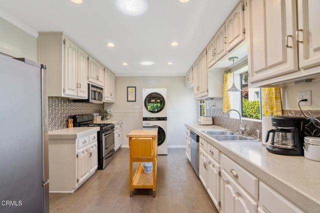 1421 Monte Vista Street, Pasadena CA: https://media.crmls.org/mediaz/a114372d-4f68-4ae0-84bb-b1ae0e96470f.jpg