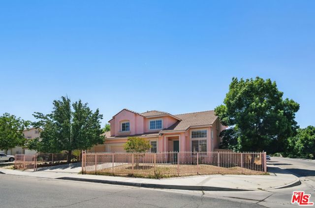 3702 Las Palmas Avenue, Palmdale CA: https://media.crmls.org/mediaz/a11440e8-28c7-4755-bfff-307704ae20d2.jpg