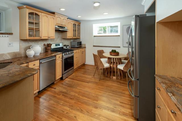 660 Palo Alto Avenue, Palo Alto CA: https://media.crmls.org/mediaz/a114f0ef-1b3d-45a0-af31-9756405c2d62.jpg