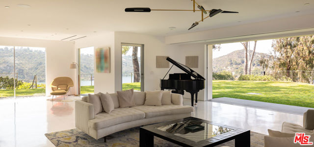 1920 Rial Lane, Los Angeles CA: https://media.crmls.org/mediaz/a115dbe6-11be-4a39-85ad-3f5e985f950d.jpg