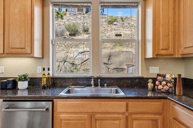 58 Pointe View Place, South San Francisco CA: https://media.crmls.org/mediaz/a116247a-0fc4-4a76-85b7-a99526b3b383.jpg