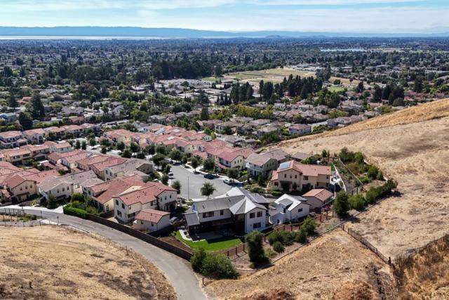 231 Cavalo Court, Fremont CA: https://media.crmls.org/mediaz/a1167ee1-dc34-49d6-bb5a-88fcc8ce30a8.jpg