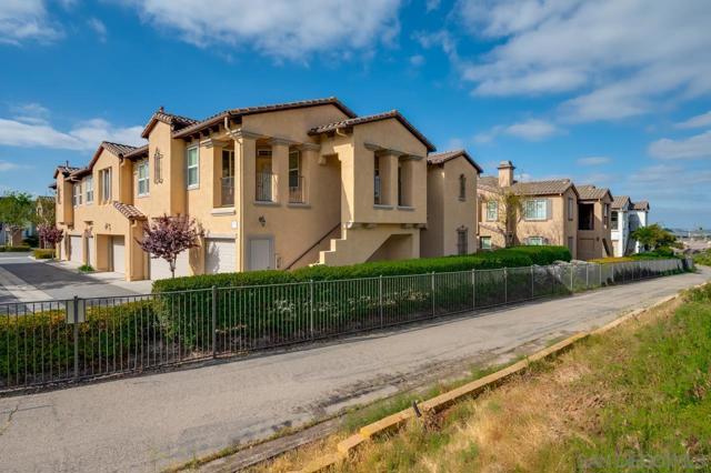 12665 Creekview Dr, San Diego CA: https://media.crmls.org/mediaz/a11719bb-2c81-4f35-a5e6-4d9e7e598b62.jpg