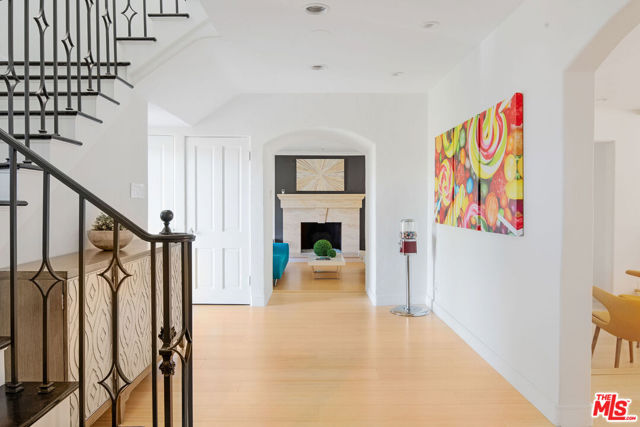 1323 Club View Drive, Los Angeles CA: https://media.crmls.org/mediaz/a117ac07-9f65-4edb-b4e2-865c32abc2f3.jpg