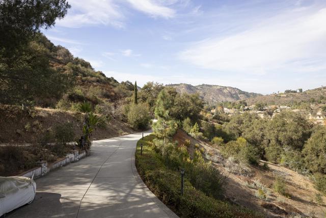 29531 Gordon Hill Road, Valley Center CA: https://media.crmls.org/mediaz/a117ac8e-5599-404d-a470-34fea4e6a11a.jpg