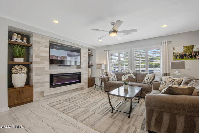 1233 Calle Olmo, Thousand Oaks CA: https://media.crmls.org/mediaz/a117ae44-80be-4fdc-a537-f1b806bb4a59.jpg
