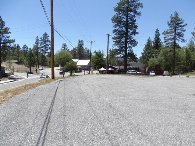 40318 Big Bear Boulevard, Big Bear CA: https://media.crmls.org/mediaz/a117d68b-3559-4a9d-be18-638411347ef0.jpg