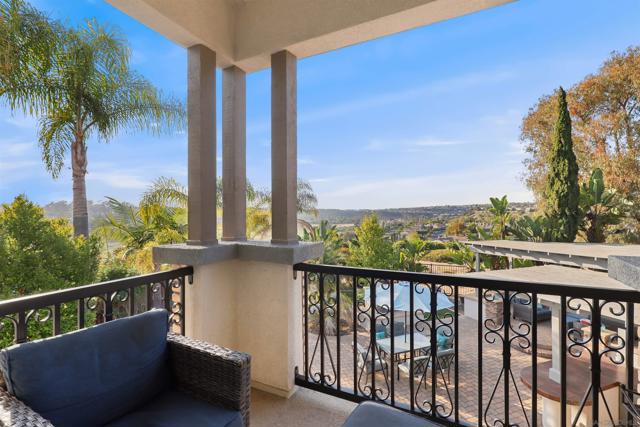6911 Goldstone Rd, Carlsbad CA: https://media.crmls.org/mediaz/a1185351-1bbb-4a18-88df-424aed1b6df2.jpg