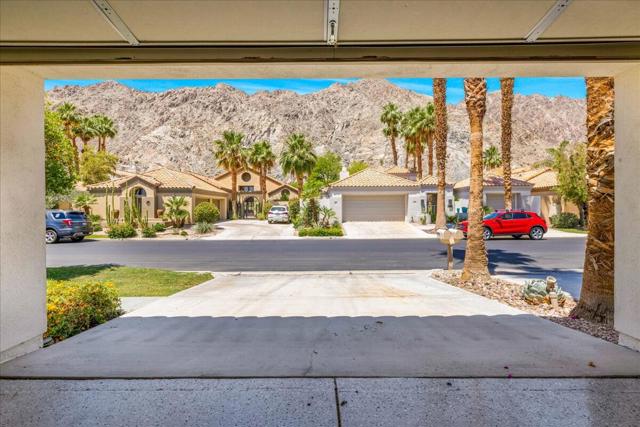 55334 Riviera, La Quinta CA: https://media.crmls.org/mediaz/a1185b7e-4e02-4dfb-8beb-5d1d152a5ba6.jpg