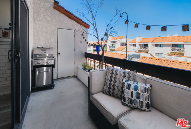 8180 Manitoba Street, Playa del Rey CA: https://media.crmls.org/mediaz/a118666d-3a3c-4d23-bad6-95bf02e1e786.jpg