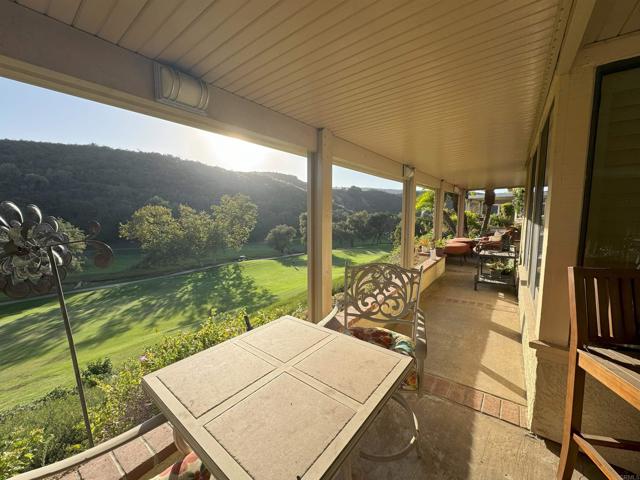 Detail Gallery Image 5 of 16 For 2310 Vista Valley Ln, Vista,  CA 92084 - 3 Beds | 2/1 Baths