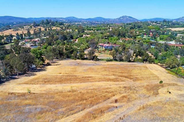 5470 La Crescenta, Rancho Santa Fe CA: https://media.crmls.org/mediaz/a118ef20-02b1-48bf-be07-e027aaf559aa.jpg