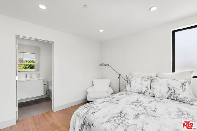 4338 Agnes Avenue, Studio City CA: https://media.crmls.org/mediaz/a1191e5b-c88d-4357-a767-b29893357d4a.jpg