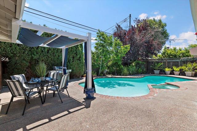 1340 Sierra Mar Drive, San Jose CA: https://media.crmls.org/mediaz/a1199657-a8fe-4187-8df7-14ce07f4cec7.jpg