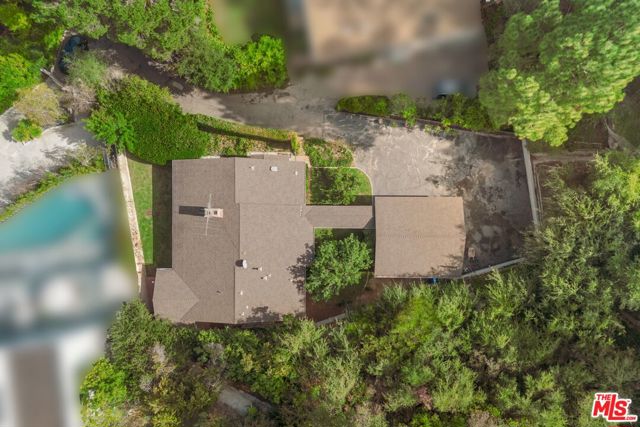 12146 Travis Street, Los Angeles CA: https://media.crmls.org/mediaz/a11a8a67-844e-4cbf-9c13-595f2fb396f8.jpg