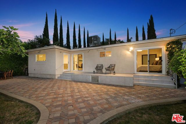 465 N Kilkea Drive, Los Angeles CA: https://media.crmls.org/mediaz/a11aee3b-675f-40ba-b9ea-f5c49aa0f9e6.jpg