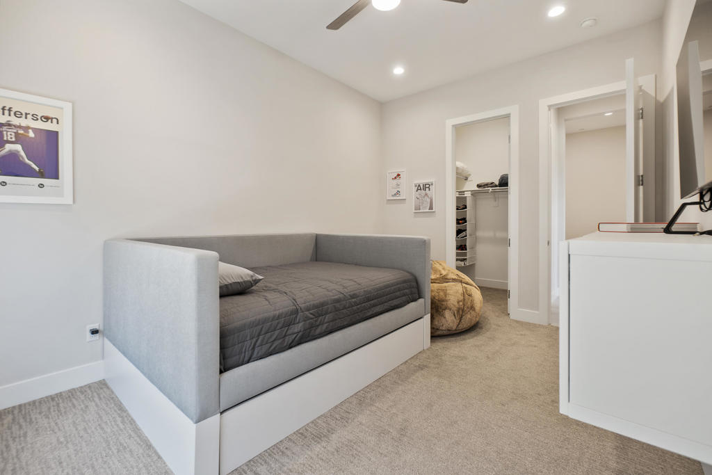 MLS #219136211DA image #20