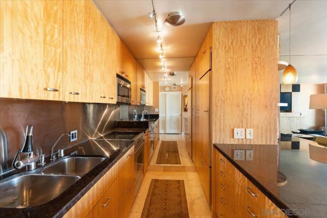 1830 Avenida Del Mundo, Coronado CA: https://media.crmls.org/mediaz/a11b3514-e258-4cb8-8491-3c94b36cb62d.jpg