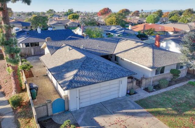 1007 Driftwood Place, Salinas CA: https://media.crmls.org/mediaz/a11b861c-70d5-4ec3-be9c-99b348caeb5e.jpg