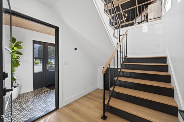 3256 Ocean Drive, Oxnard CA: https://media.crmls.org/mediaz/a11b8bc3-8bd8-4a2a-b6e3-db860f73680c.jpg