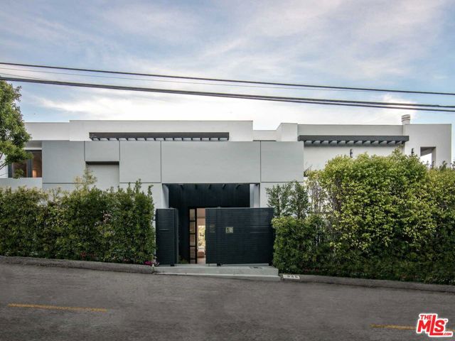 Image 2 for 930 N Tigertail Rd, Los Angeles, CA 90049