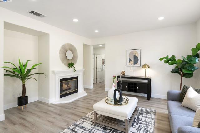 5089 Winterbrook Ave, Dublin CA: https://media.crmls.org/mediaz/a11c517f-a8a5-4a5c-a1ea-684758bd30cc.jpg