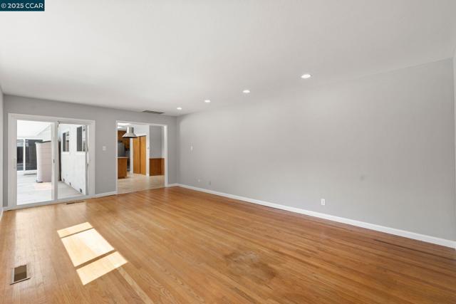 3710 Northridge Dr, Concord CA: https://media.crmls.org/mediaz/a11cc940-1204-4863-a6cd-1e1a3aefdae6.jpg