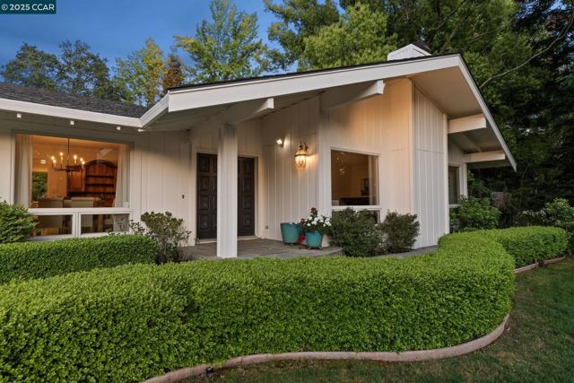 120 Heritage Oaks Pl, Alamo CA: https://media.crmls.org/mediaz/a11d2363-611a-46ec-beb6-e34c20752167.jpg