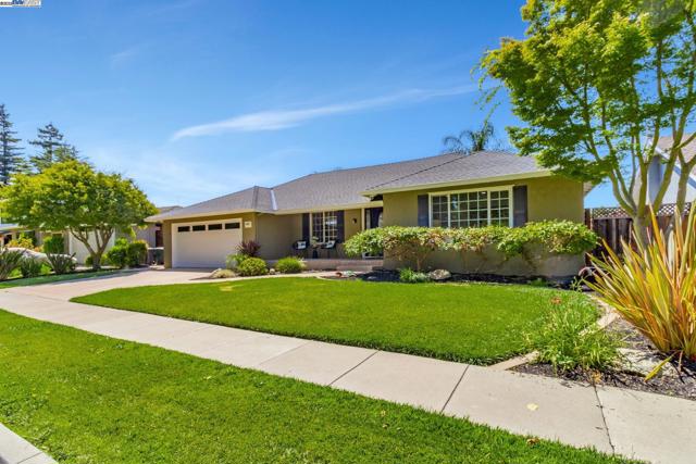 4666 Shearwater Rd, Pleasanton CA: https://media.crmls.org/mediaz/a11d43c4-ff52-4aeb-adc7-b8d32674880b.jpg
