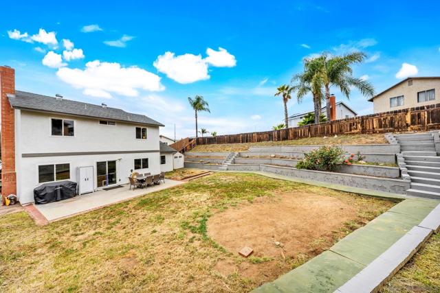 10424 Nubbin Ct, Santee CA: https://media.crmls.org/mediaz/a11d52a2-62e7-4614-88d3-7f799bc7c364.jpg