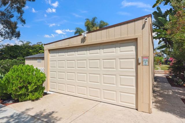 139 Parnassus Circle, Oceanside CA: https://media.crmls.org/mediaz/a11d9a26-cf11-485c-ba44-eb5b62bf1607.jpg