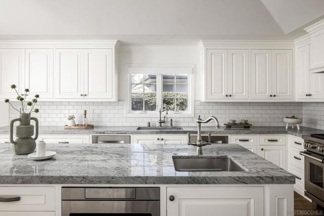 1879 Tahiti Drive, Costa Mesa CA: https://media.crmls.org/mediaz/a11e168a-02a2-40e9-913b-39458dfca219.jpg