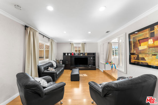 18032 Mariner Drive, Victorville CA: https://media.crmls.org/mediaz/a11ee1ab-c2e3-4b62-8a79-56a0b3048321.jpg