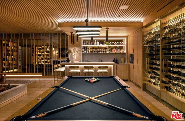 1039 Wallace, Beverly Hills CA: https://media.crmls.org/mediaz/a11f0690-6af4-4cf5-a3c9-4f513ed02de6.jpg