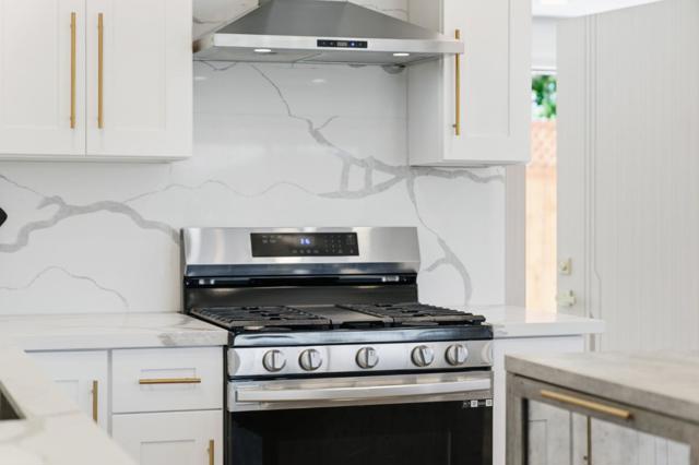 1257 Laurel Avenue, East Palo Alto CA: https://media.crmls.org/mediaz/a11f2179-3b3d-4e84-9c83-34d2f84fa7b7.jpg