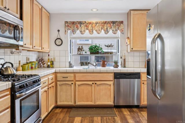 Detail Gallery Image 18 of 67 For 7747 Caminito Monarca #100,  Carlsbad,  CA 92009 - 3 Beds | 3 Baths