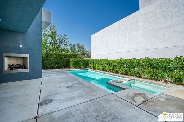 1007 Ziel Drive, Palm Springs CA: https://media.crmls.org/mediaz/a1209f75-14b0-42e7-8964-7e0f5aa0cdb5.jpg
