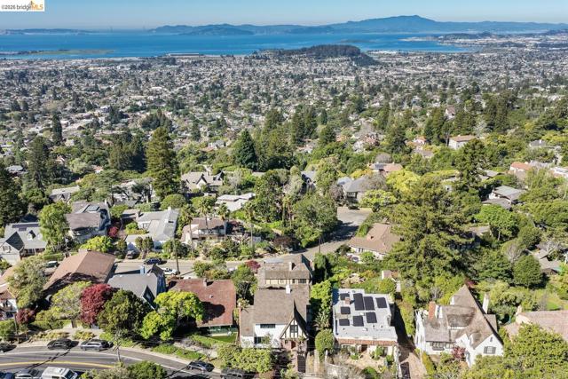 758 Spruce St, Berkeley CA: https://media.crmls.org/mediaz/a120a257-7a7c-4dac-bfd2-d2037372d225.jpg