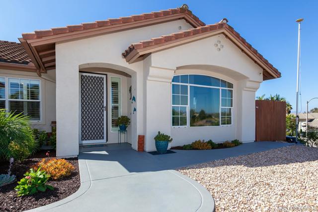 1935 Cresthaven Dr, Vista CA: https://media.crmls.org/mediaz/a1212f81-4814-4b3d-93d8-394d5cd38f05.jpg