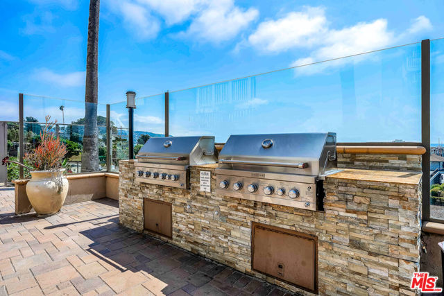 620 The, Redondo Beach CA: https://media.crmls.org/mediaz/a121821c-ae6b-4683-b1b4-11d5751101b9.jpg